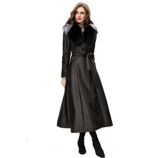 A Women Wearing Quilted Coat Women Detachable Fur Collar on a white background