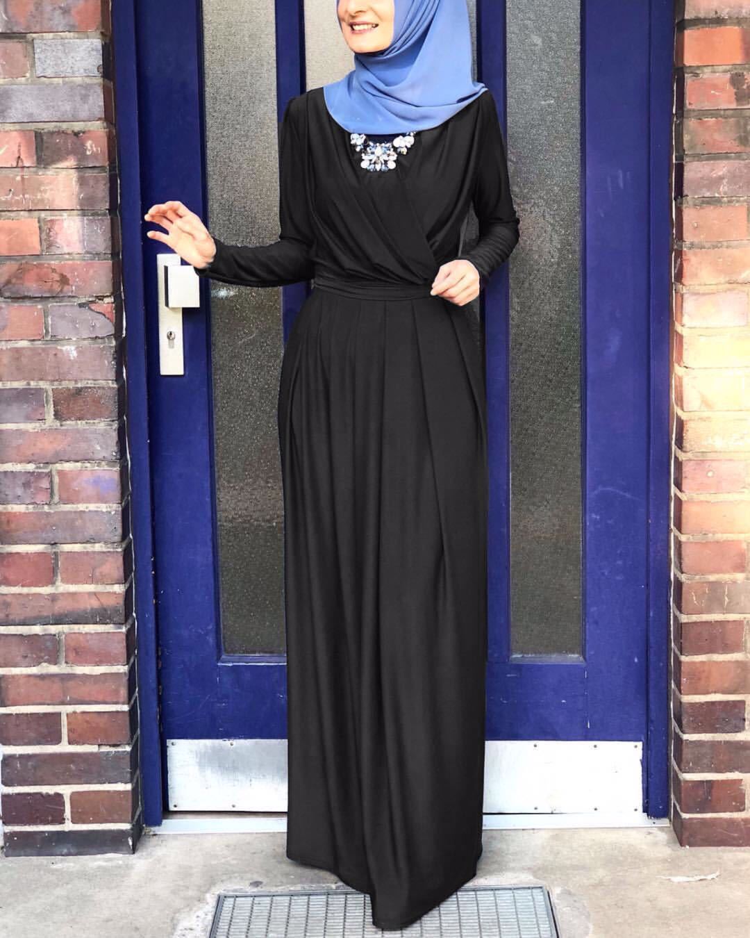 Rania Abaya – Elegant V-Neck Abaya Dress