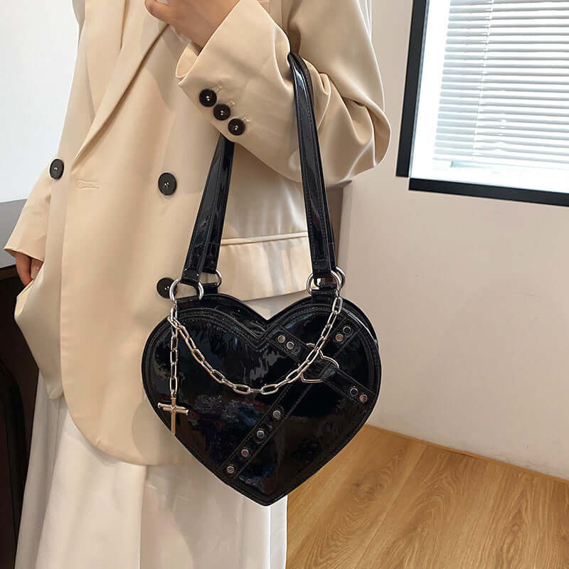 Women's Chain Heart-Shaped Shoulder Bag Black