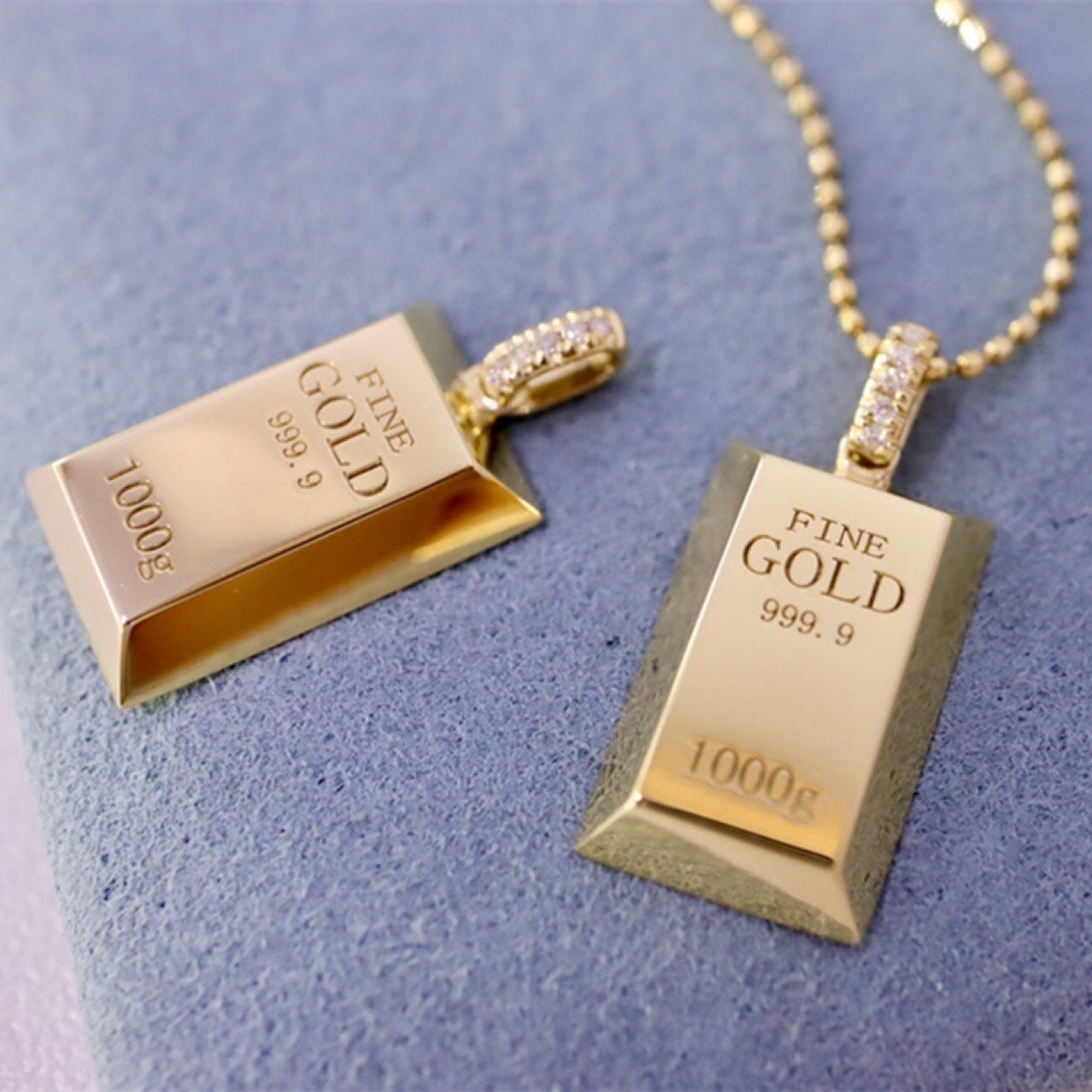 Au750 - Gold Bar Natural Diamond Pendant Necklace