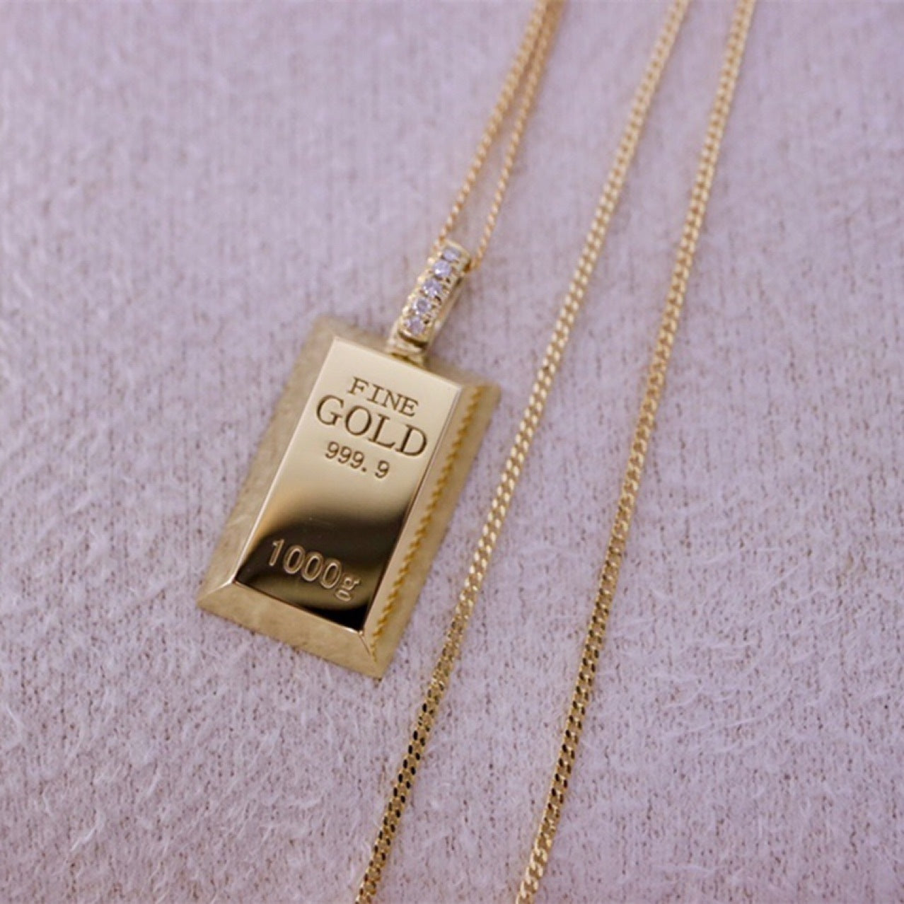 Au750 - Gold Bar Natural Diamond Pendant Necklace